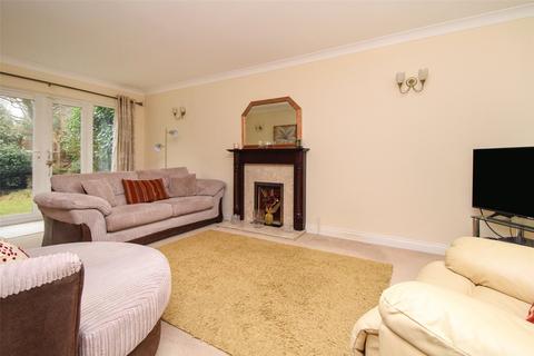 2 Kings Glade, Yateley, GU46 7UT