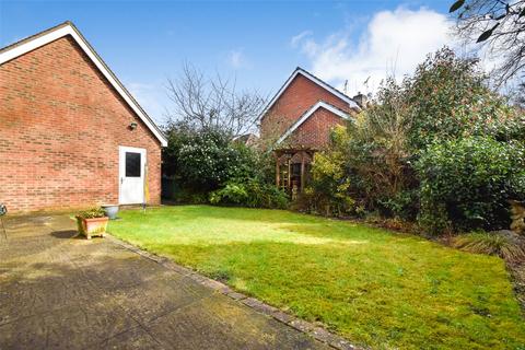 2 Kings Glade, Yateley, GU46 7UT