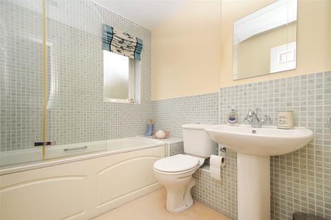 2 Kings Glade, Yateley, GU46 7UT
