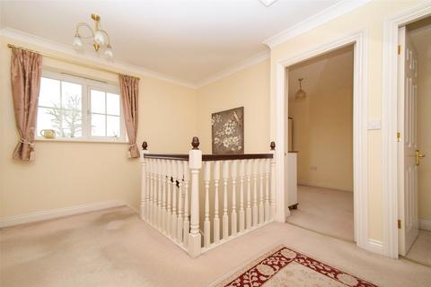2 Kings Glade, Yateley, GU46 7UT