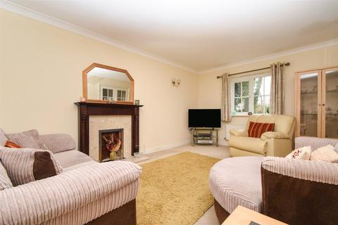 2 Kings Glade, Yateley, GU46 7UT