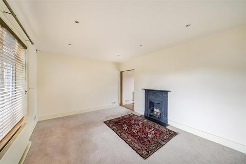 137 Fairmead Crescent, Edgware, HA8 8YR
