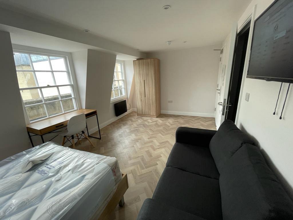 A spacious and bright large double bedroom with...
