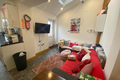 6 bedroom house to rent, Cycle Road, Nottingham NG7