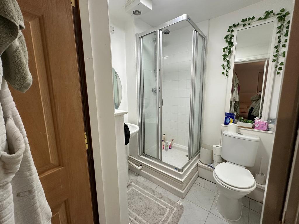 A bright and tidy bathroom featuring a modern s...