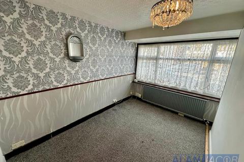5 bedroom terraced house to rent, Gorseway, Romford RM7