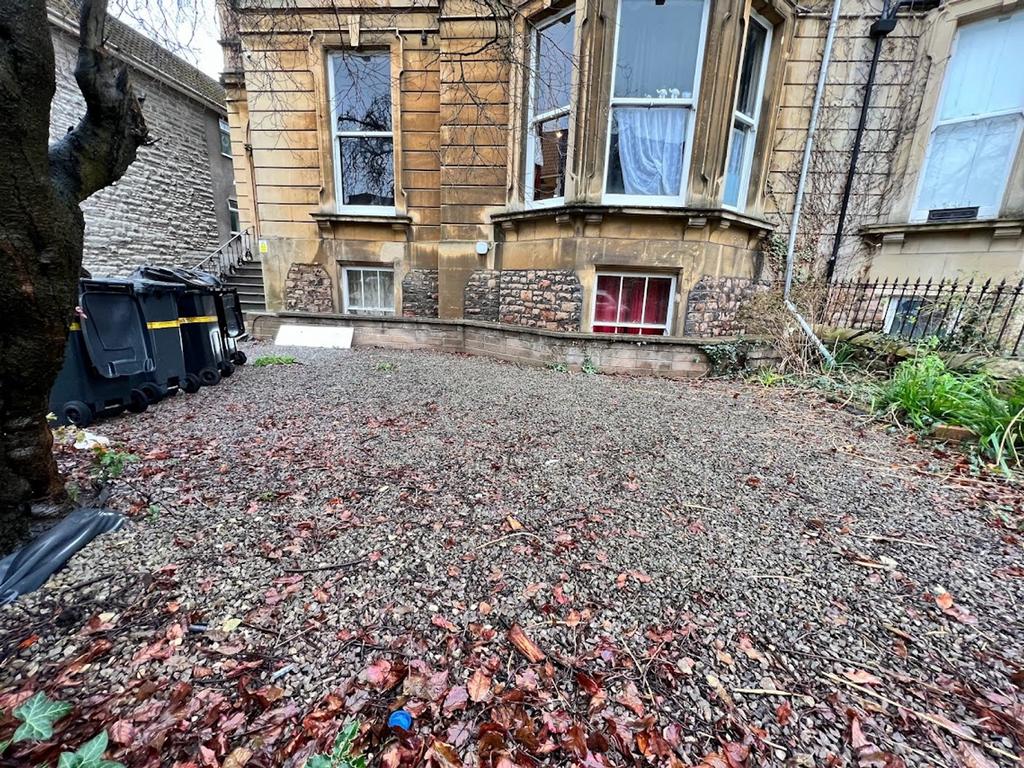 A spacious and inviting front area of the prope...