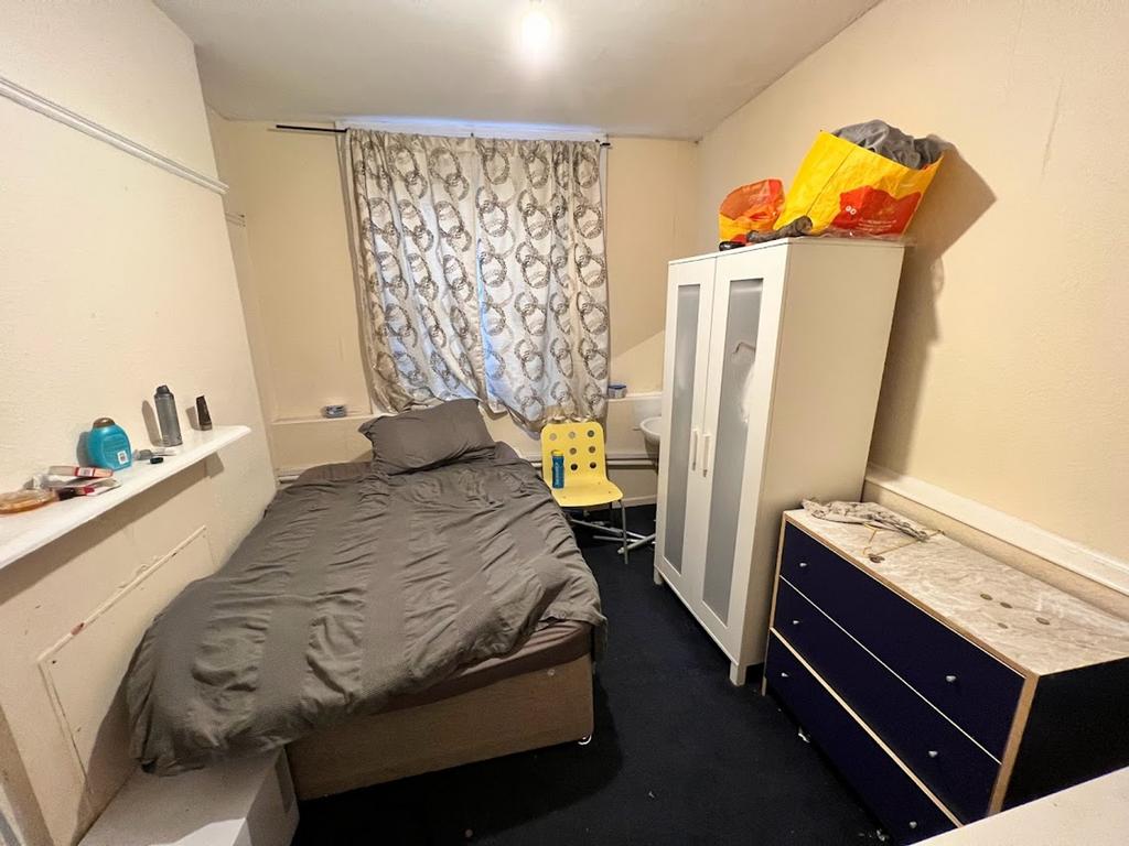 A cozy double bedroom with a comfortable bed an...