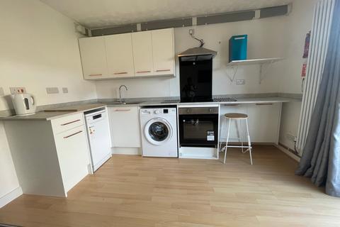 2 bedroom house to rent, Meadow Close, Nottingham NG2