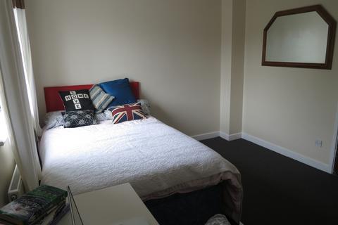 2 bedroom house to rent, Meadow Close, Nottingham NG2