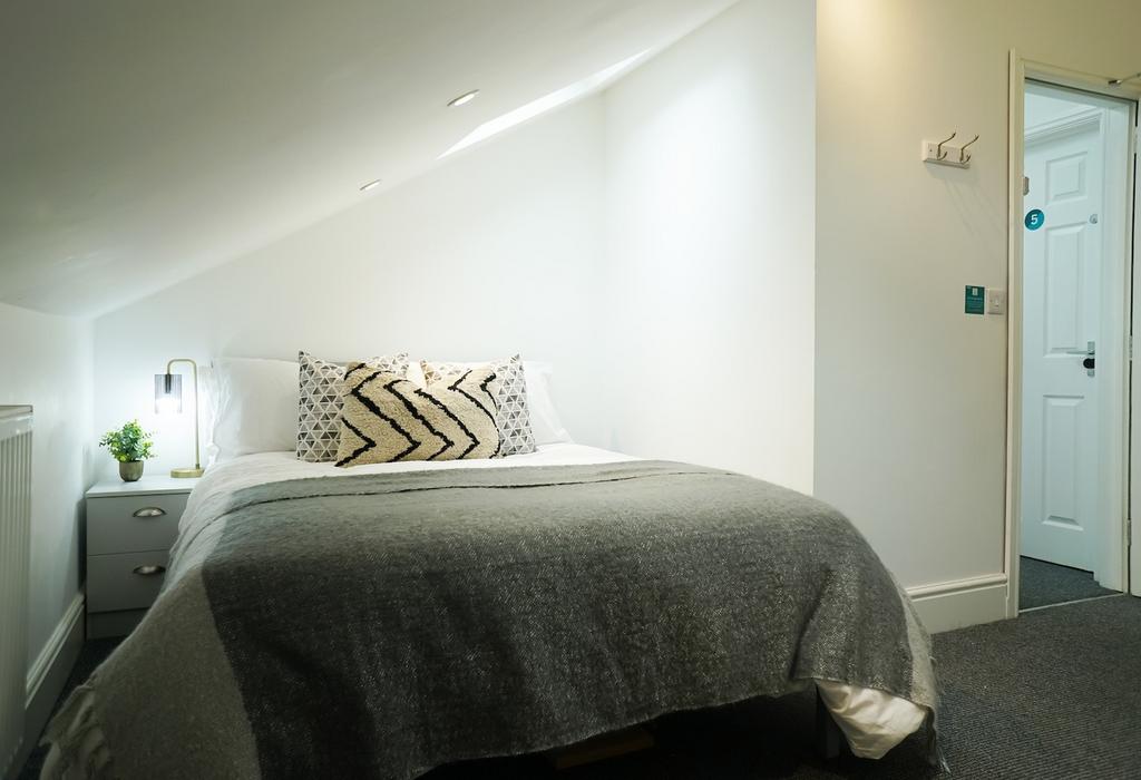 A beautifully presented double bedroom with mod...