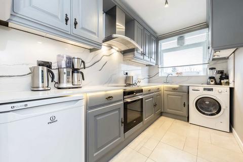 2 bedroom flat to rent, Eaton Rise, London W5