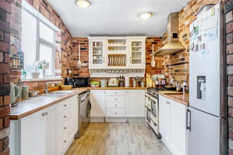 4 bedroom detached bungalow for sale, York Street, Boston