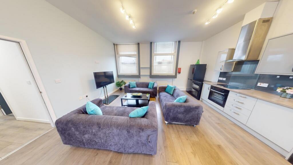 A spacious and inviting large modern living roo...
