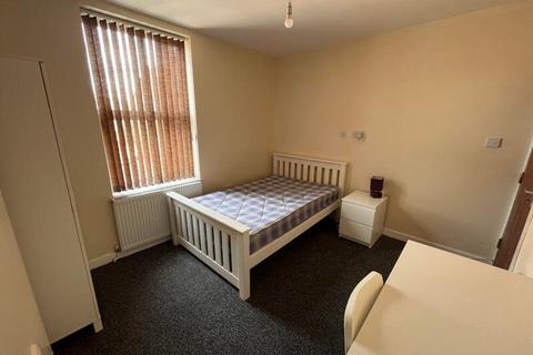 2 bedroom house to rent, Norwood Road, Nottingham NG7