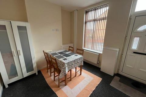 2 bedroom house to rent, Norwood Road, Nottingham NG7