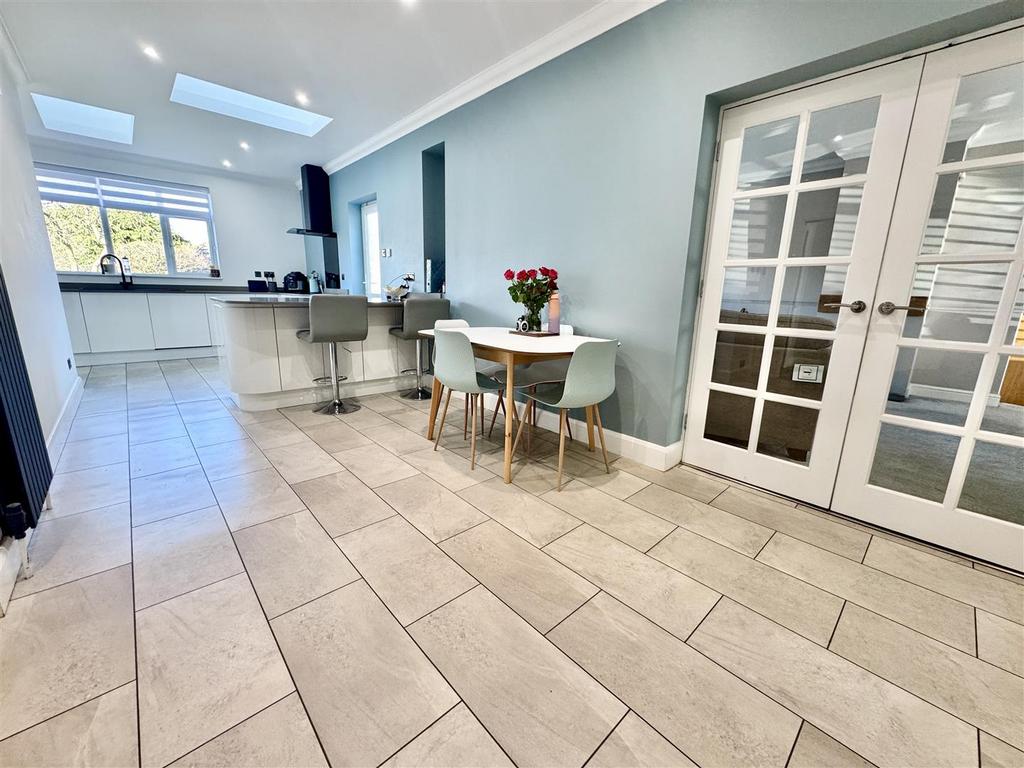 Kitchen / dining room