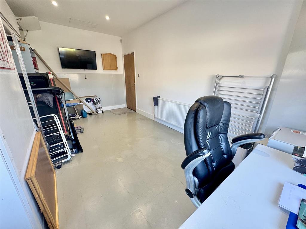 Family room / bedroom 5