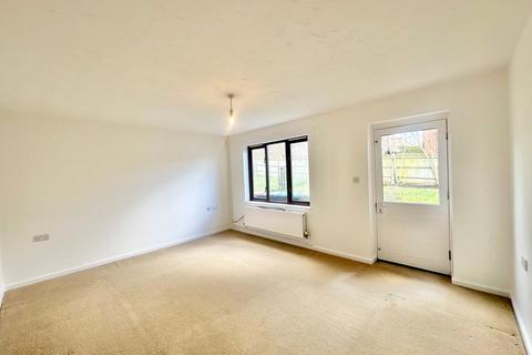 3 bedroom semi-detached house to rent, Fossey Close, Shenley Brook End, Milton Keynes, MK5