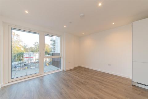 2 bedroom flat to rent, Ridgeway View, London