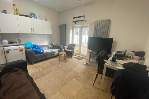 8 bedroom house to rent, Derby Road, Nottingham NG7