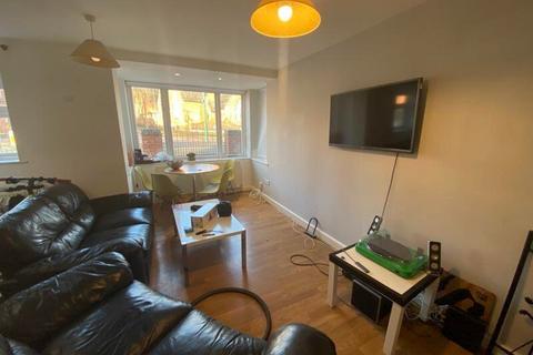 4 bedroom house to rent, Chapel Court, Castle Boulevard, Nottingham NG7