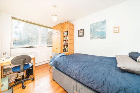 2 bedroom flat for sale, Shepherds Hill, London N6