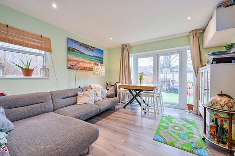 York Parade, Brentford, TW8