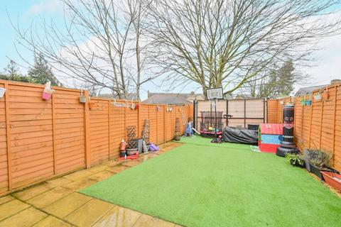 York Parade, Brentford, TW8