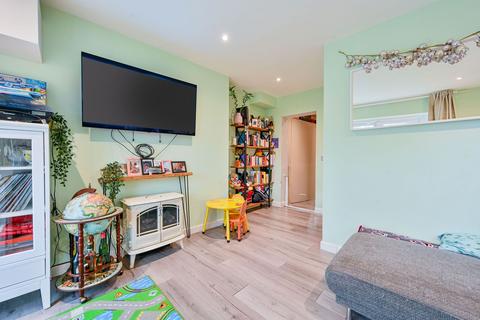 York Parade, Brentford, TW8