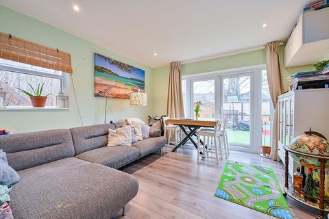 York Parade, Brentford, TW8