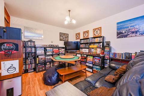 43 Hanger View Way, London, W3 0EY