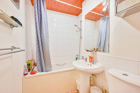 43 Hanger View Way, London, W3 0EY