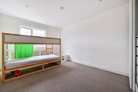 2 bedroom flat for sale, Walton Road, West Molesey, KT8