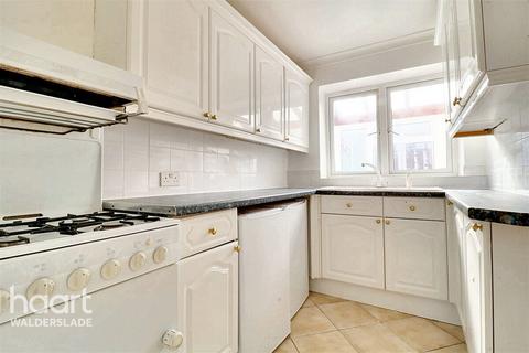 3 bedroom terraced house to rent, Shottenden Road, GILLINGHAM