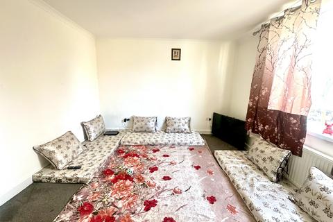 2 bedroom apartment for sale, Cambrian Court, St. Marys Avenue North, Southall, UB2