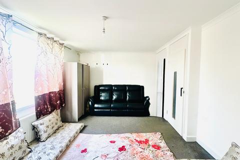 2 bedroom apartment for sale, Cambrian Court, St. Marys Avenue North, Southall, UB2