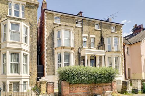 2 bedroom ground floor flat to rent, Elphinstone Road, Southsea Unfurnished