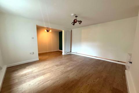 2 bedroom ground floor flat to rent, Elphinstone Road, Southsea Unfurnished