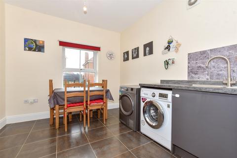 3 Richmond Way, Whitfield, Dover, CT16 3FL
