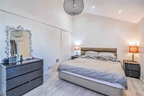 2 bedroom end of terrace house for sale, St. Olaves Close, Surrey TW18