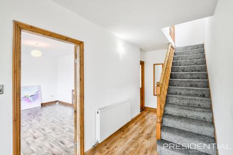 3 bedroom end of terrace house for sale, Loughton IG10