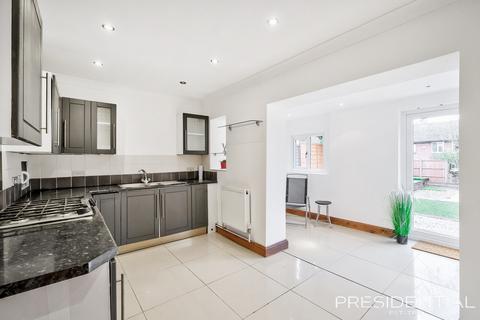 3 bedroom end of terrace house for sale, Loughton IG10