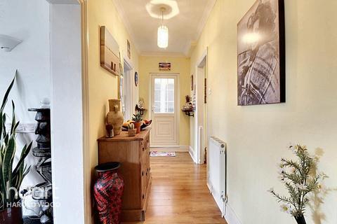 24 Greenway, Romford, RM3 0HH