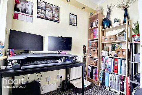 24 Greenway, Romford, RM3 0HH