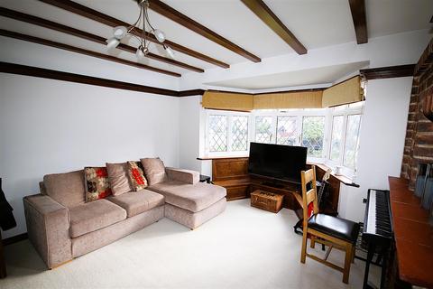 5 bedroom detached house to rent, Wood Ride, Petts Wood