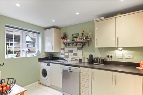 2 bedroom semi-detached house for sale, Greenhurst Drive, East Grinstead, RH19