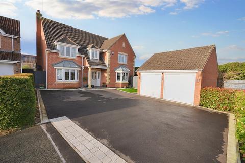 5 bedroom detached house for sale, Coalport Drive, Stone