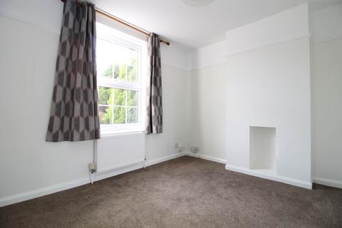 3 bedroom terraced house to rent, Central Road, Morden