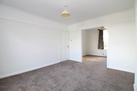 3 bedroom terraced house to rent, Central Road, Morden